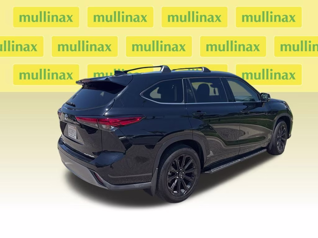 2022 Midnight Black Metallic Toyota Highlander Platinum FWD SUV