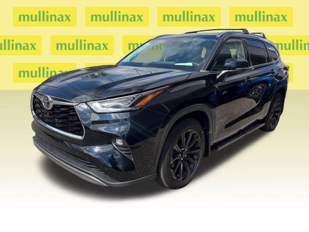 2022 Midnight Black Metallic Toyota Highlander Platinum FWD SUV