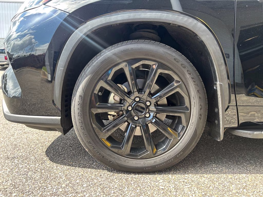 2022 Midnight Black Metallic Toyota Highlander Platinum FWD SUV