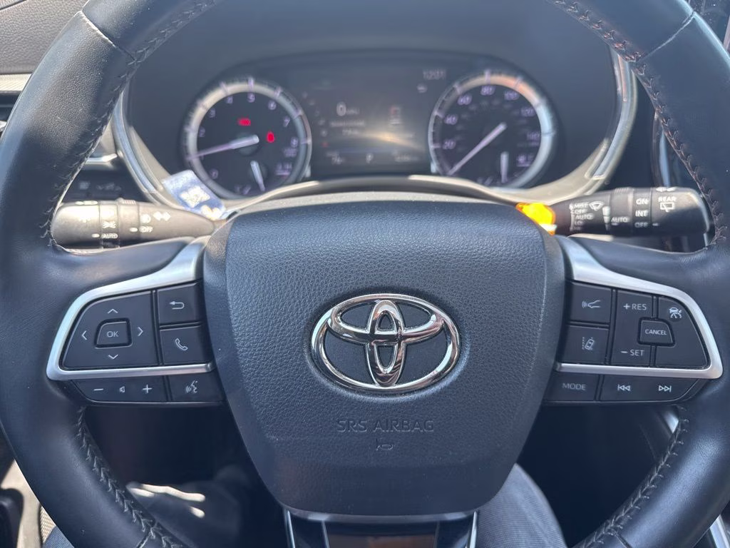 2022 Midnight Black Metallic Toyota Highlander Platinum FWD SUV