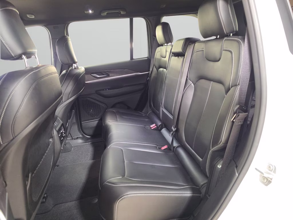 2025 Bright White Clearcoat Jeep Grand Cherokee Limited 4X4 SUV