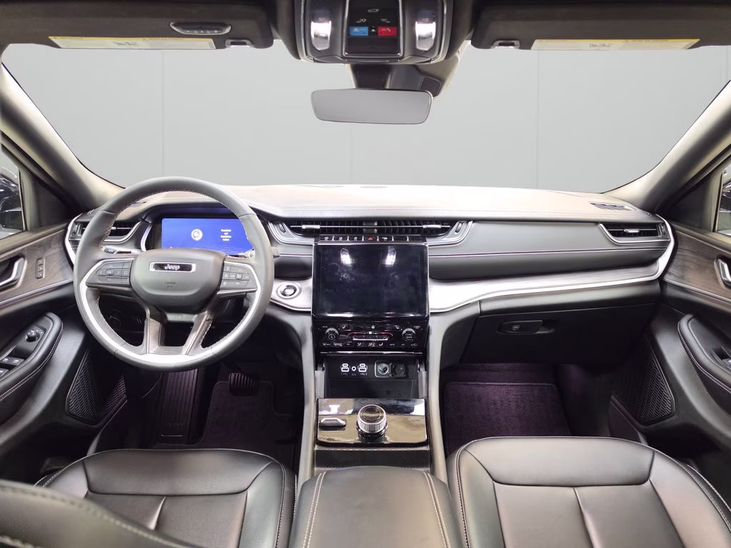 2025 Bright White Clearcoat Jeep Grand Cherokee Limited 4X4 SUV
