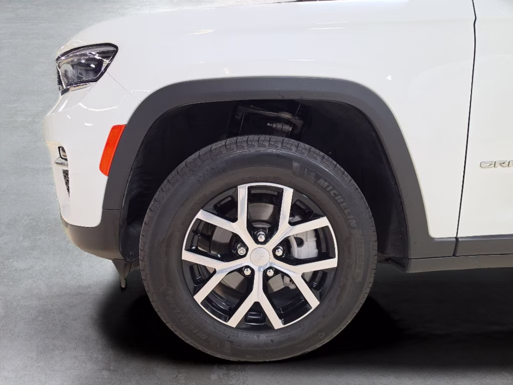 2025 Bright White Clearcoat Jeep Grand Cherokee Limited 4X4 SUV
