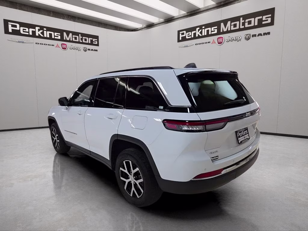 2025 Bright White Clearcoat Jeep Grand Cherokee Limited 4X4 SUV