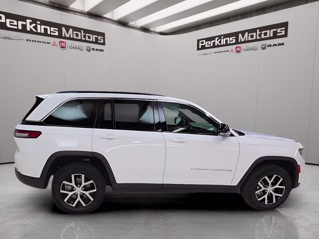 2025 Bright White Clearcoat Jeep Grand Cherokee Limited 4X4 SUV
