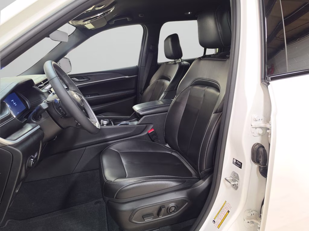 2025 Bright White Clearcoat Jeep Grand Cherokee Limited 4X4 SUV