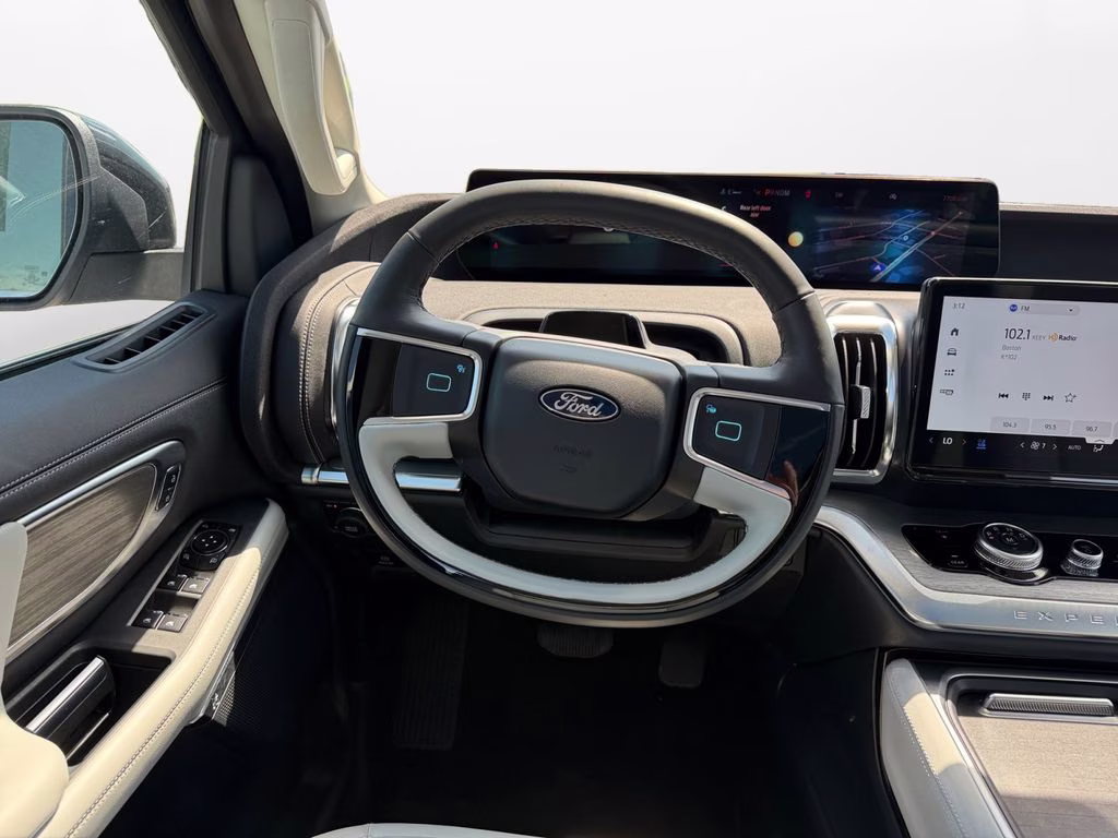 2025 Star White Metallic Tri-Coat Ford Expedition Max Platinum w/Drivers Package 4X4 SUV