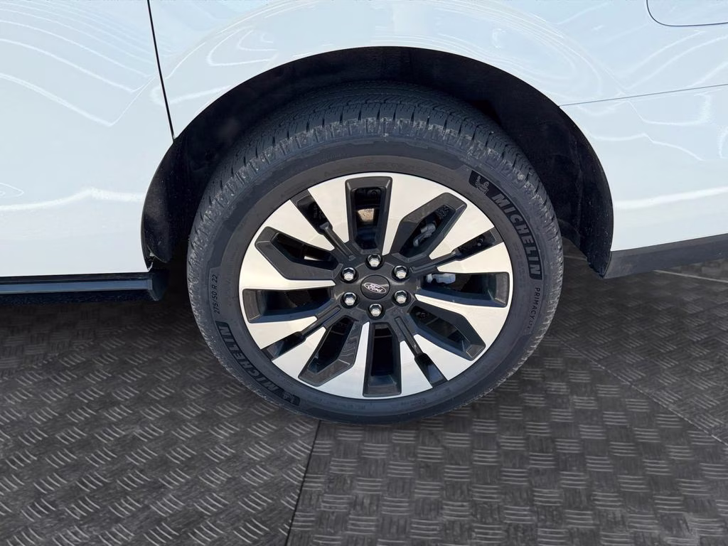 2025 Star White Metallic Tri-Coat Ford Expedition Max Platinum w/Drivers Package 4X4 SUV