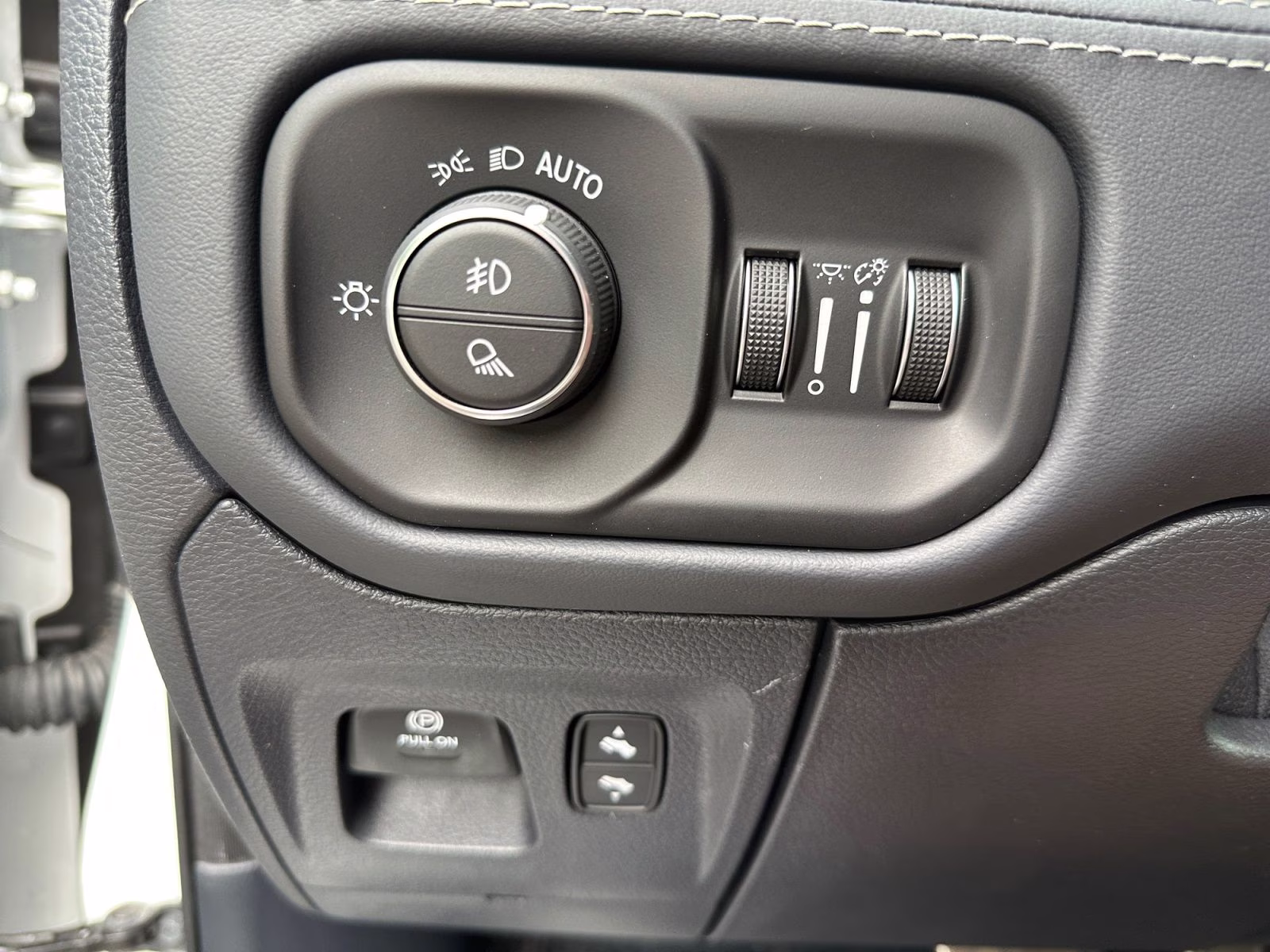 2022 Bright White Clearcoat Ram 1500 Limited 4X4 Truck