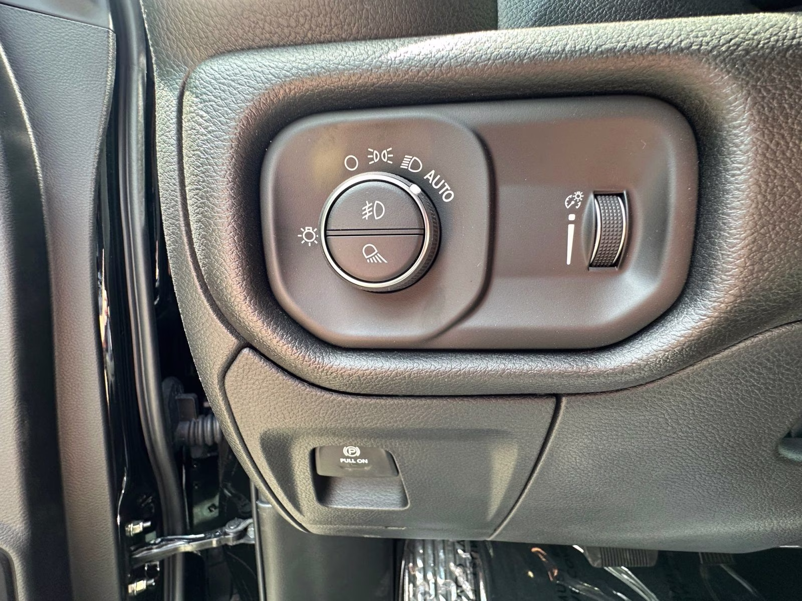 2026 Diamond Black Crystal Pearlcoat Ram 1500 Express 4X4 Truck