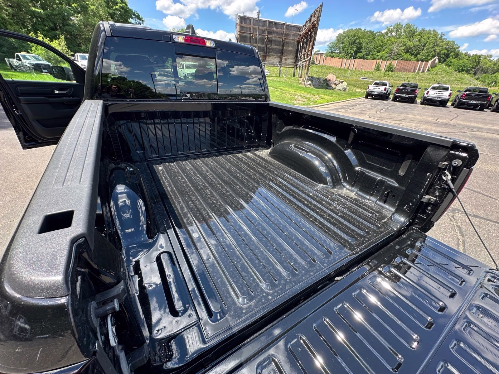 2026 Diamond Black Crystal Pearlcoat Ram 1500 Express 4X4 Truck