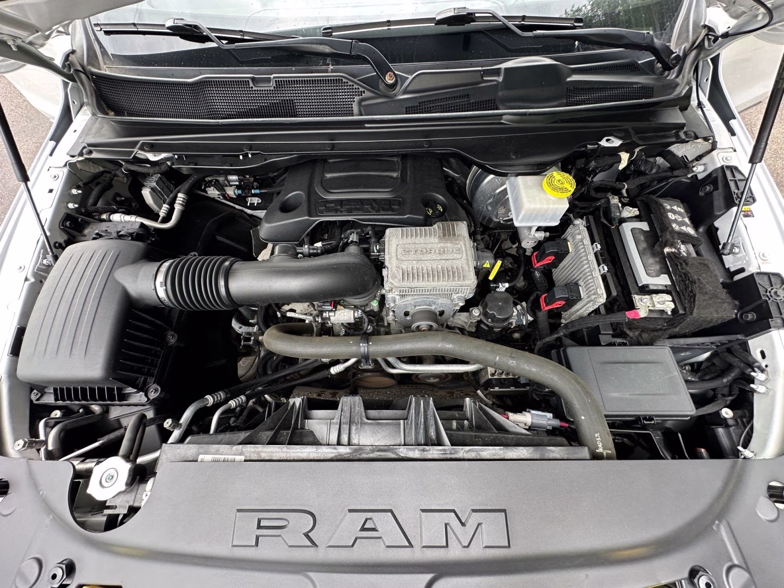 2022 Bright White Clearcoat Ram 1500 Limited 4X4 Truck