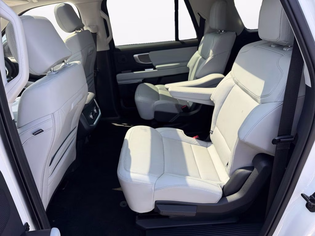 2025 Star White Metallic Tri-Coat Ford Expedition Max Platinum w/Drivers Package 4X4 SUV