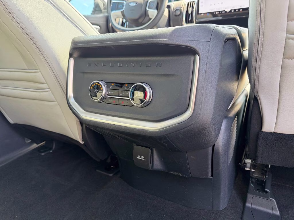 2025 Star White Metallic Tri-Coat Ford Expedition Max Platinum w/Drivers Package 4X4 SUV