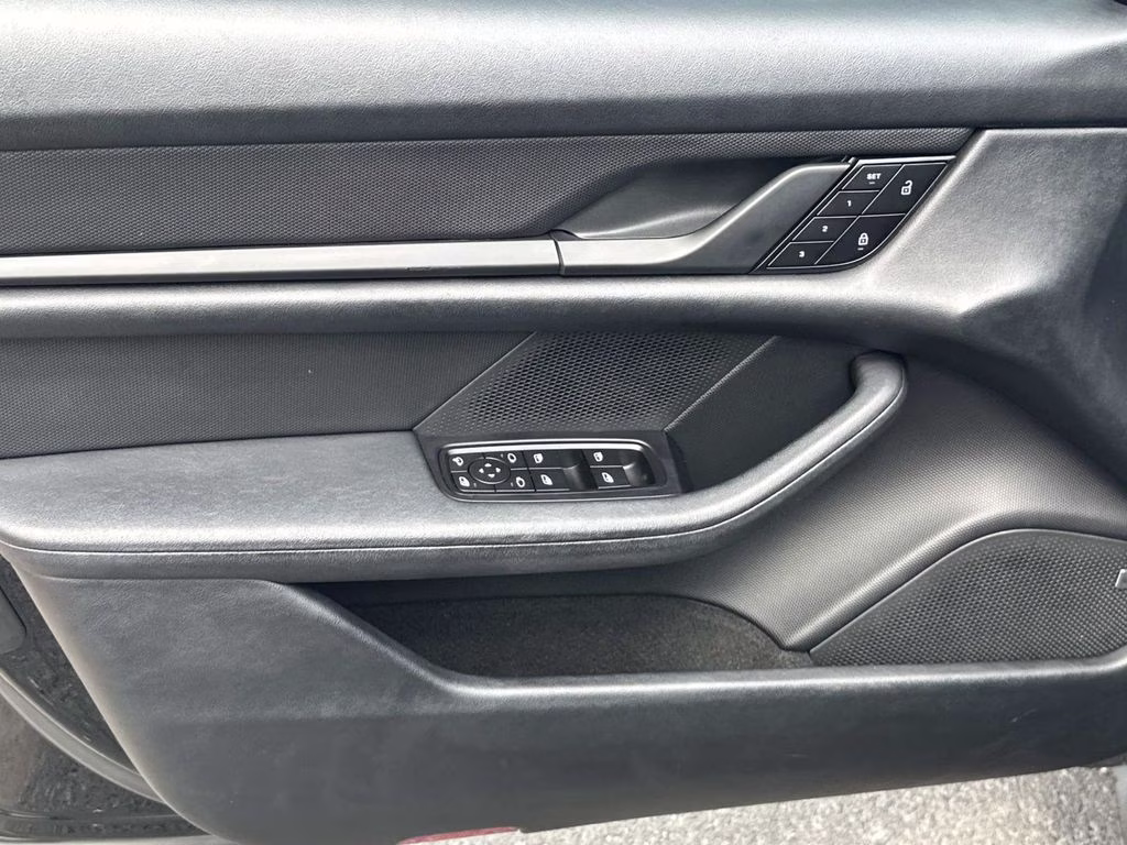 2022 Jet Black Metallic Porsche Taycan Base RWD Sedan