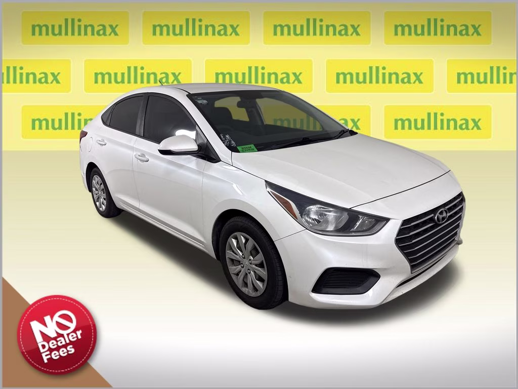 2019 Frost White Hyundai Accent SE FWD Sedan