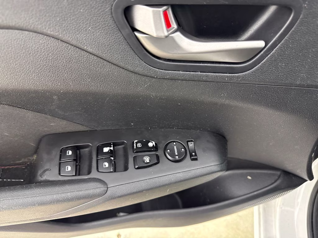 2019 Frost White Hyundai Accent SE FWD Sedan
