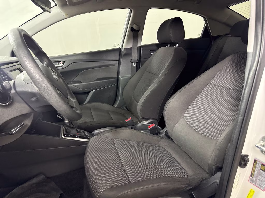 2019 Frost White Hyundai Accent SE FWD Sedan