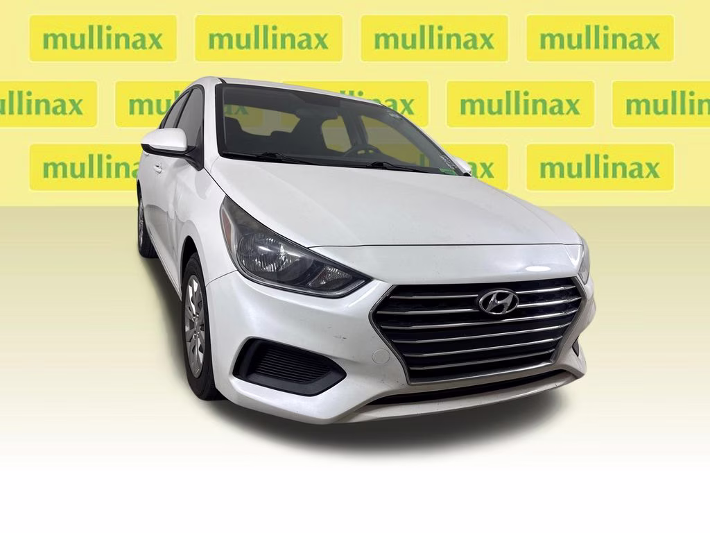 2019 Frost White Hyundai Accent SE FWD Sedan