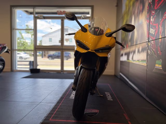 2026 YELLOW Ducati PANIGALE V2 S