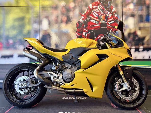 2026 YELLOW Ducati PANIGALE V2 S