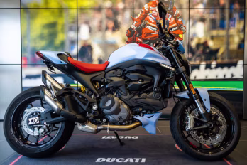 2026 ICEBURG WHITE Ducati MONSTER PLUS ICEBERG WHITE
