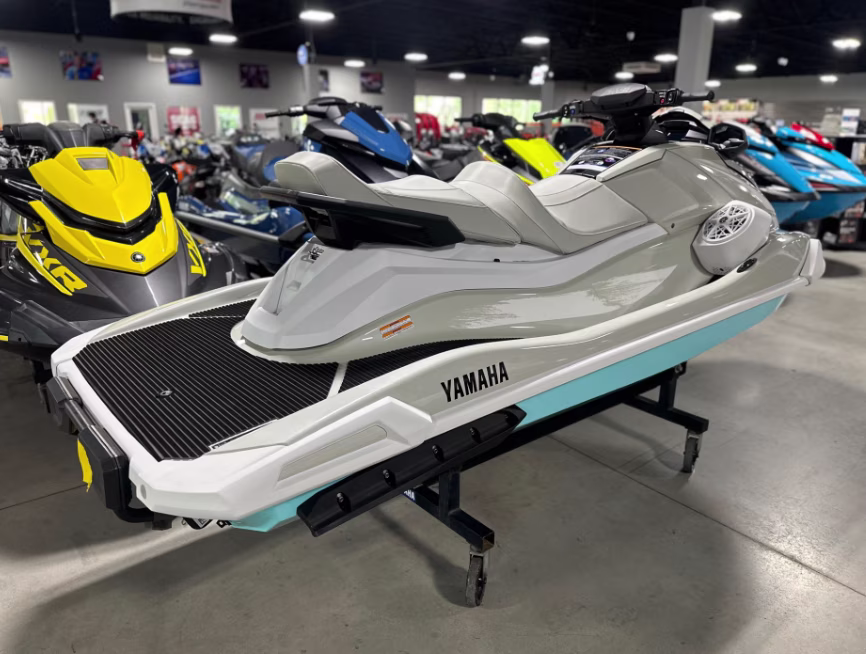 2025 Yamaha VX Cruiser HO Boat