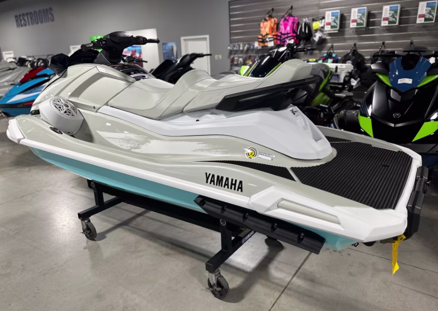 2025 Yamaha VX Cruiser HO Boat