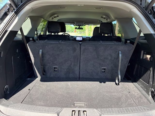 2024 Silver Metallic Ford Explorer XLT RWD SUV