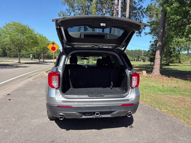 2024 Silver Metallic Ford Explorer XLT RWD SUV