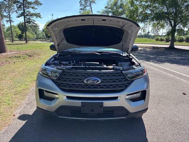 2024 Silver Metallic Ford Explorer XLT RWD SUV