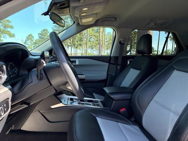 2024 Silver Metallic Ford Explorer XLT RWD SUV