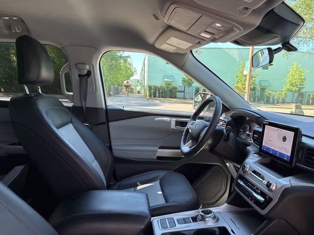 2024 Silver Metallic Ford Explorer XLT RWD SUV