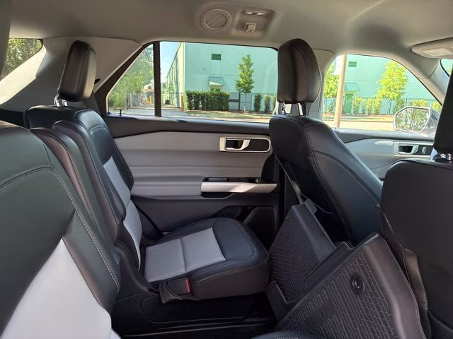 2024 Silver Metallic Ford Explorer XLT RWD SUV