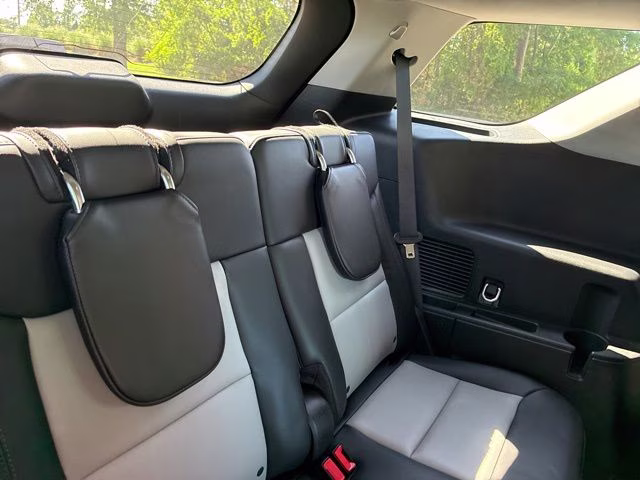 2024 Silver Metallic Ford Explorer XLT RWD SUV