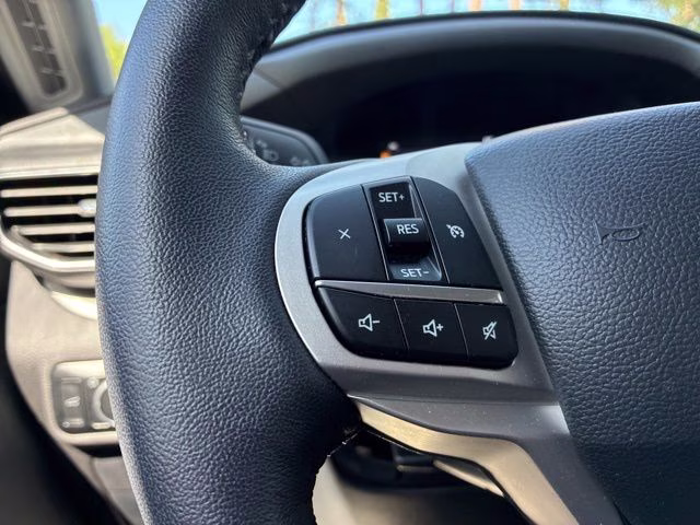 2024 Silver Metallic Ford Explorer XLT RWD SUV