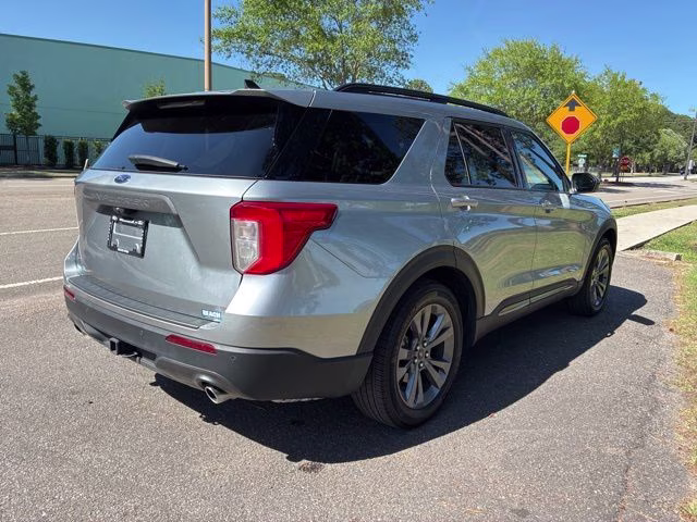 2024 Silver Metallic Ford Explorer XLT RWD SUV