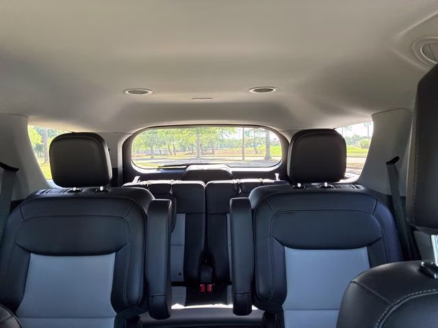 2024 Silver Metallic Ford Explorer XLT RWD SUV