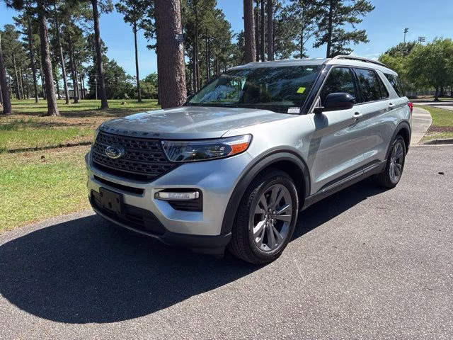2024 Silver Metallic Ford Explorer XLT RWD SUV