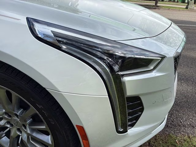 2020 Crystal White Tricoat Cadillac CT6 3.6L Luxury AWD Sedan