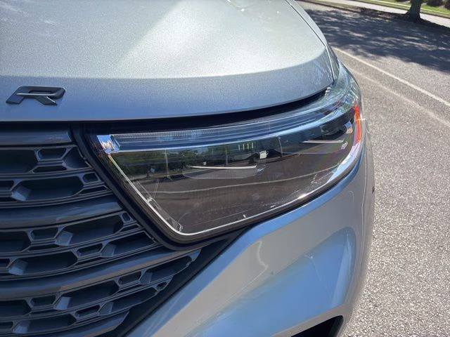 2024 Silver Metallic Ford Explorer XLT RWD SUV