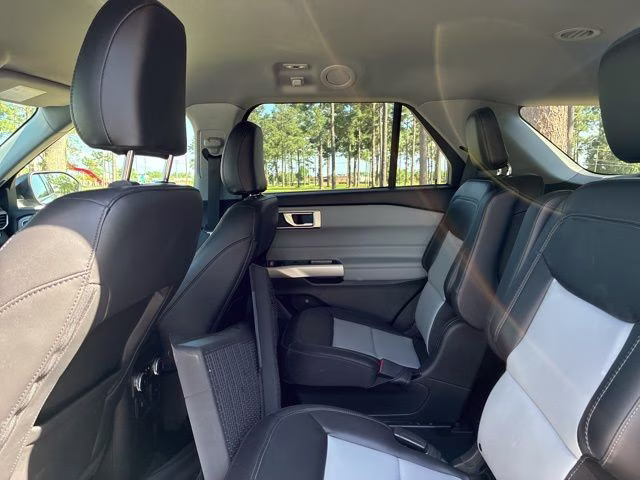 2024 Silver Metallic Ford Explorer XLT RWD SUV
