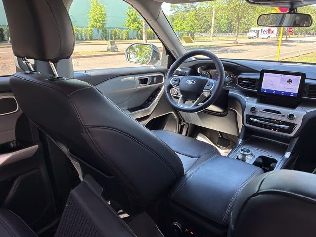 2024 Silver Metallic Ford Explorer XLT RWD SUV
