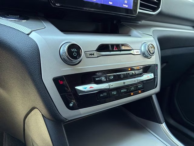 2024 Silver Metallic Ford Explorer XLT RWD SUV