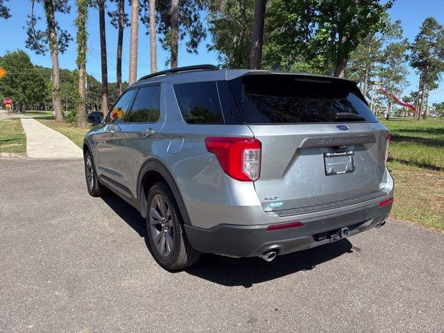 2024 Silver Metallic Ford Explorer XLT RWD SUV