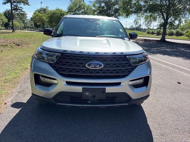 2024 Silver Metallic Ford Explorer XLT RWD SUV