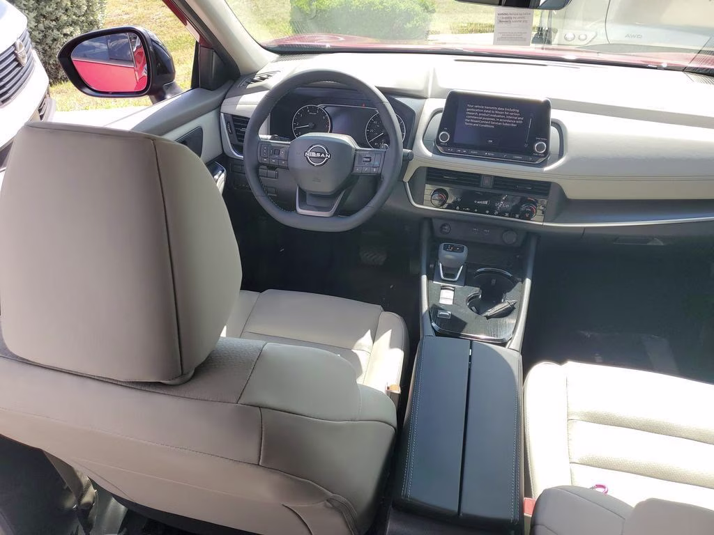 2026 Everest White Pearl Tricoat Nissan Rogue Dark Armor FWD SUV
