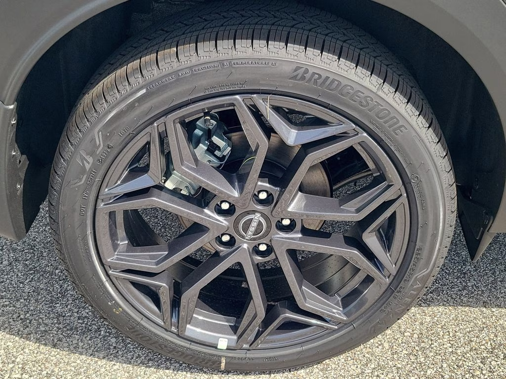 2026 Gun Metallic/Scarlet Ember Tintcoat Nissan Kicks SR FWD SUV
