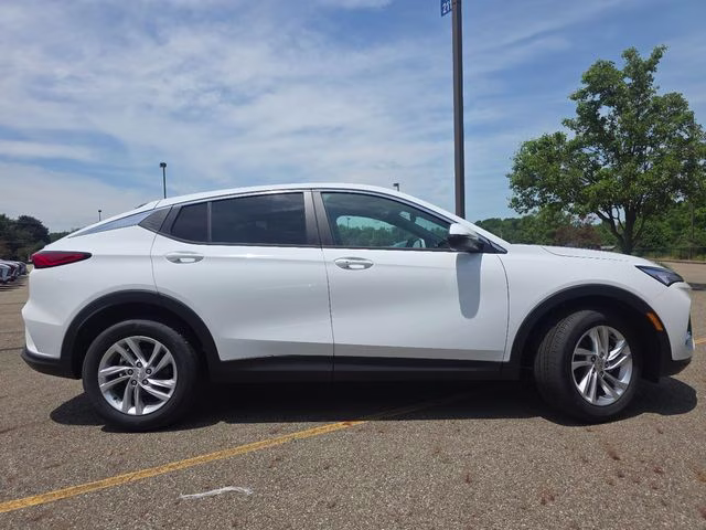 2026 Summit White Buick Envista Preferred FWD SUV