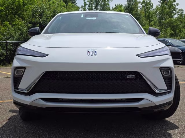 2026 Summit White Buick Envista Sport Touring FWD SUV